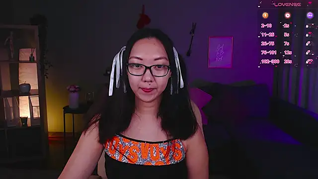 Snapshot of Marine_Vact chatting on October 8, 2025, 2:07 pm Marine Vact online show from October 8, 2025, 2:07 pm