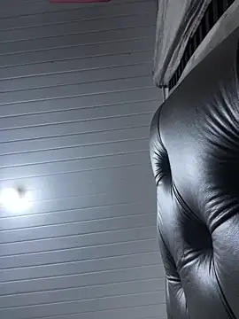 Snapshot of luara1988 chatting on December 17, 2025, 9:14 am luara1988 online show from December 17, 2025, 9:14 am