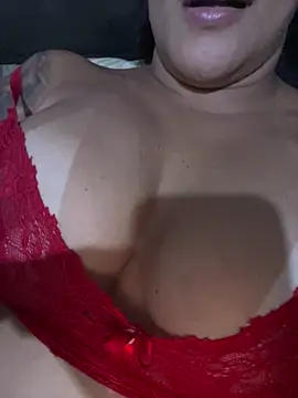 Snapshot of luara1988 chatting on December 20, 2025, 10:07 am luara1988 online show from December 20, 2025, 10:07 am