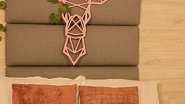 Snapshot of Lily_Miiller chatting on October 21, 2025, 8:19 pm Lily Miiller online show from October 21, 2025, 8:19 pm