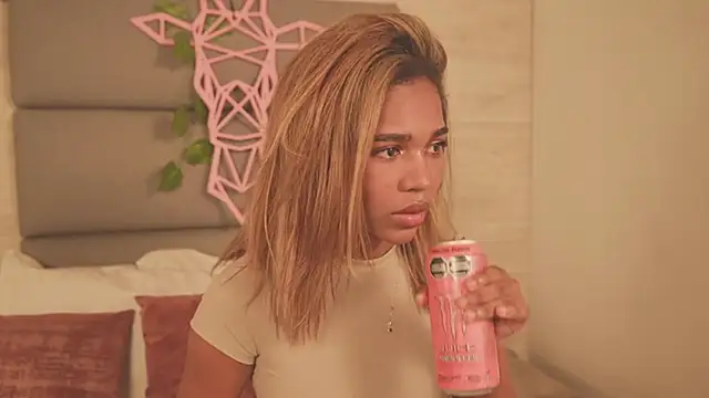 Snapshot of Lily_Miiller chatting on December 21, 2025, 8:09 pm Lily Miiller online show from December 21, 2025, 8:09 pm