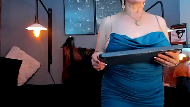 Samantha mature56 online show from May 13, 2026, 2:29 am