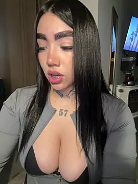 Nickiiiii online show from March 4, 2026, 6:43 am