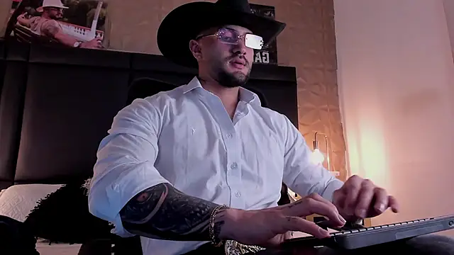 JeanColleman online show from November 1, 2025, 4:08 am