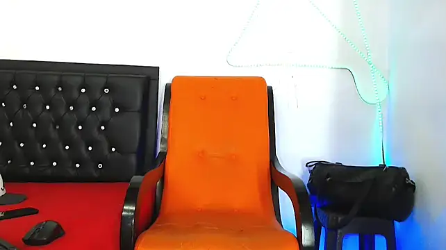 Snapshot of Damian_hart_24CM chatting on November 4, 2025, 7:28 pm Damian hart 24CM online show from November 4, 2025, 7:28 pm