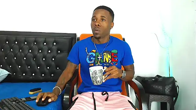 Snapshot of Damian_hart_24CM chatting on November 10, 2025, 11:04 am Damian hart 24CM online show from November 10, 2025, 11:04 am