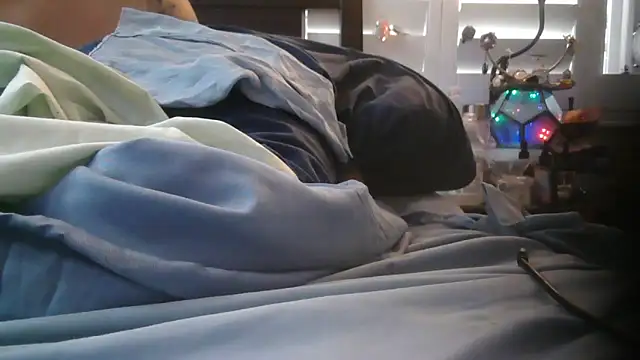 cloudyspun online show from November 30, 2025, 3:24 pm