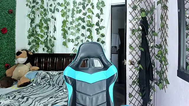 lina paola9 online show from November 28, 2025, 11:27 pm