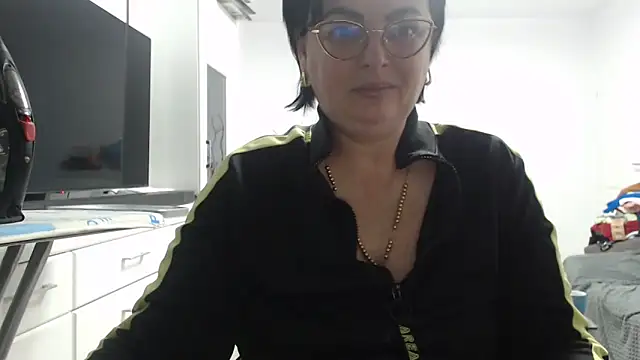 Snapshot of Amandamuller1982 chatting on November 11, 2025, 2:17 am Amandamuller1982 online show from November 11, 2025, 2:17 am