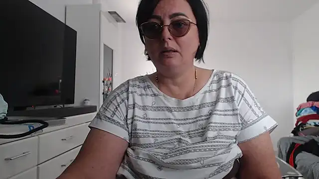 Snapshot of Amandamuller1982 chatting on October 5, 2025, 10:06 am Amandamuller1982 online show from October 5, 2025, 10:06 am