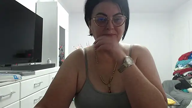 Snapshot of Amandamuller1982 chatting on September 12, 2025, 9:42 am Amandamuller1982 online show from September 12, 2025, 9:42 am