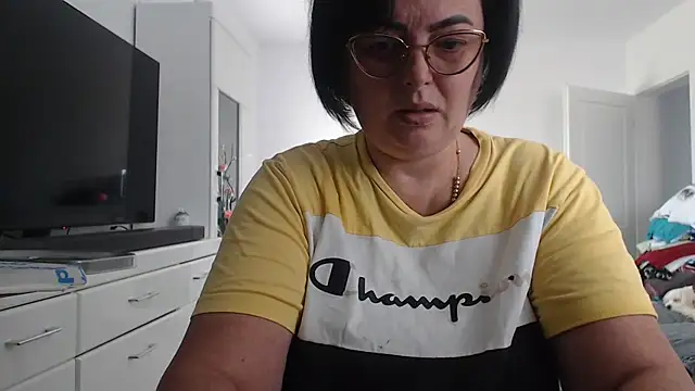 Snapshot of Amandamuller1982 chatting on September 19, 2025, 11:03 am Amandamuller1982 online show from September 19, 2025, 11:03 am