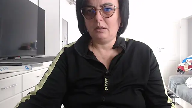 Snapshot of Amandamuller1982 chatting on November 12, 2025, 8:29 am Amandamuller1982 online show from November 12, 2025, 8:29 am