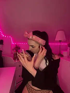 Snapshot of AdelinaAlia chatting on February 21, 2026, 9:06 pm AdelinaAlia online show from February 21, 2026, 9:06 pm