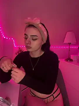 Snapshot of AdelinaAlia chatting on February 18, 2026, 7:32 pm AdelinaAlia online show from February 18, 2026, 7:32 pm