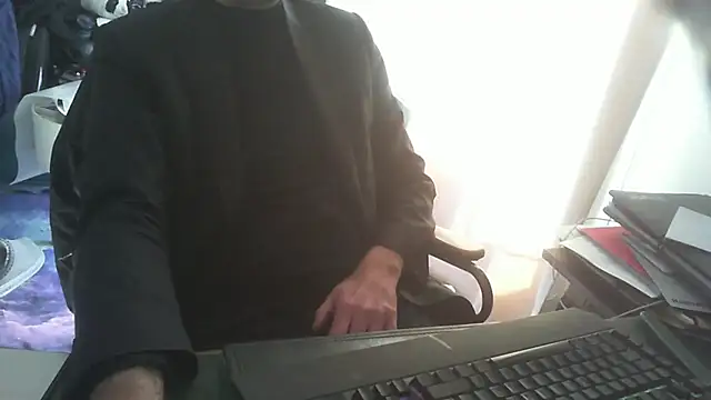 shyfrenchcock1 online show from March 30, 2026, 8:27 am