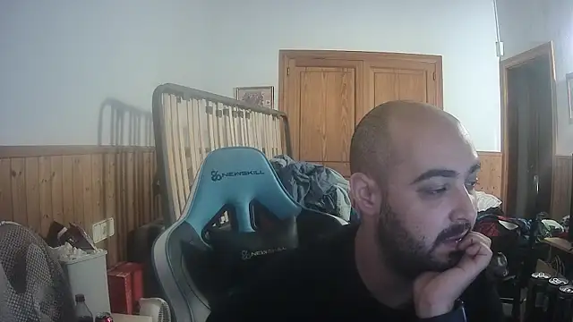 chicomallorca96 online show from October 13, 2025, 10:28 am