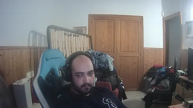 chicomallorca96 online show from September 8, 2025, 3:33 pm