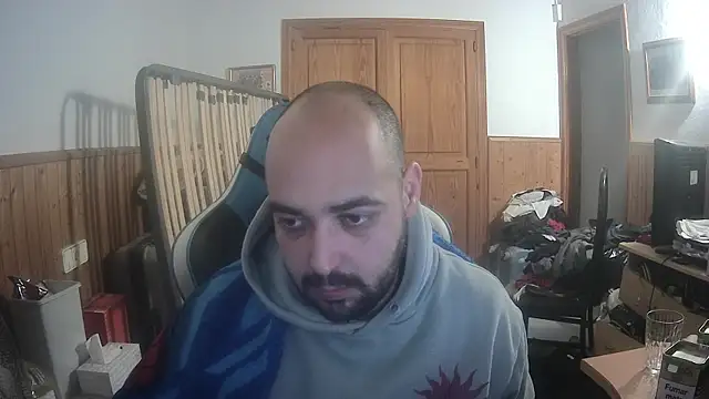 chicomallorca96 online show from December 1, 2025, 7:15 pm