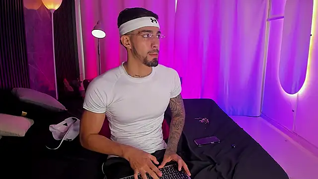 Duriel  online show from December 16, 2025, 1:04 pm