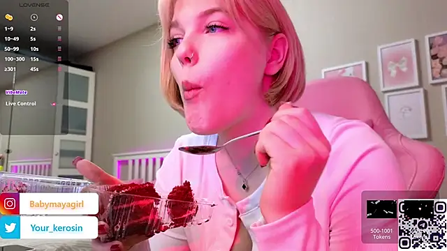 Snapshot of Maya_Rave chatting on March 6, 2025, 7:25 am Maya Rave online show from March 6, 2025, 7:25 am