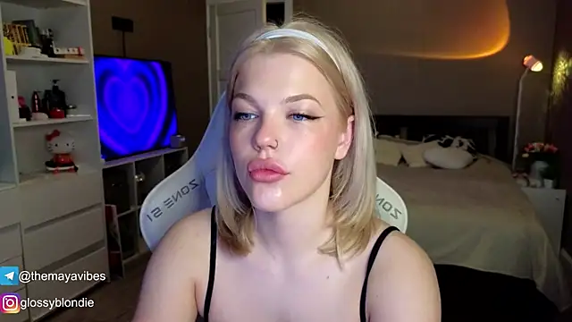 Maya Rave online show from April 5, 2026, 3:35 am