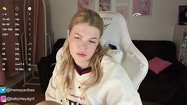 Snapshot of Maya_Rave chatting on November 17, 2025, 4:05 am Maya Rave online show from November 17, 2025, 4:05 am