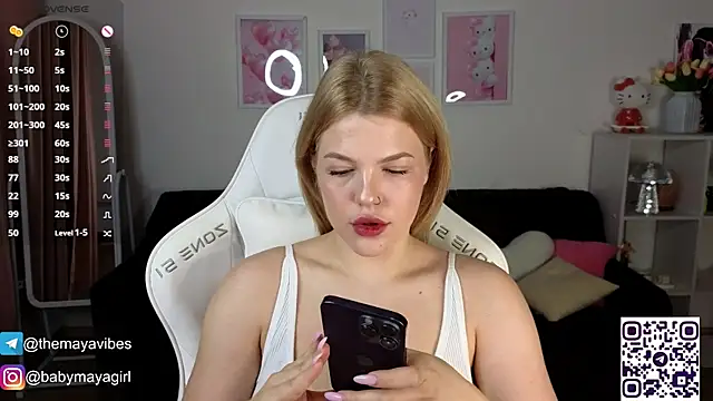 Snapshot of Maya_Rave chatting on October 27, 2025, 4:02 am Maya Rave online show from October 27, 2025, 4:02 am