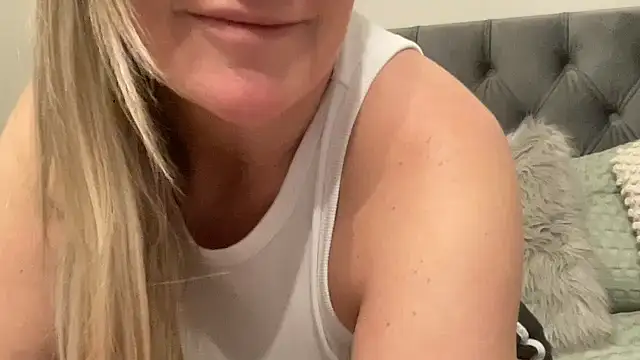 Snapshot of samemilymilf chatting on December 1, 2025, 1:01 pm samemilymilf online show from December 1, 2025, 1:01 pm