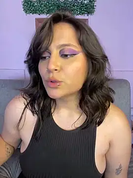 Snapshot of PoliBenett_ chatting on February 6, 2025, 7:51 pm PoliBenett  online show from February 6, 2025, 7:51 pm