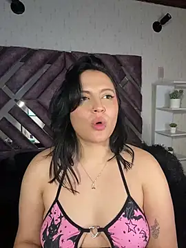 Snapshot of PoliBenett_ chatting on March 11, 2025, 10:42 pm PoliBenett  online show from March 11, 2025, 10:42 pm