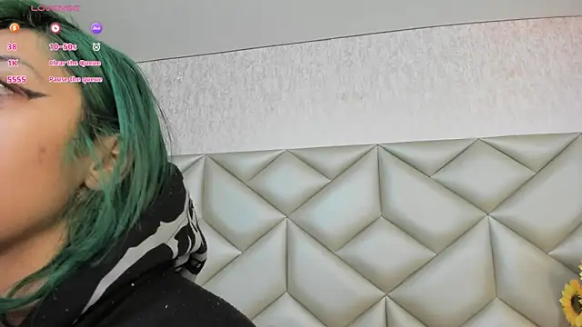 Im gaia online show from November 28, 2025, 12:27 pm