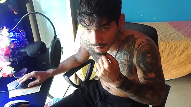 Snapshot of Badboyi1997 chatting on October 22, 2025, 11:20 am Badboyi1997 online show from October 22, 2025, 11:20 am