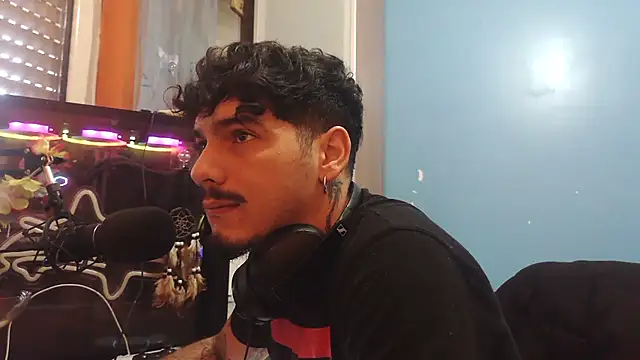 Snapshot of Badboyi1997 chatting on February 6, 2026, 9:27 am Badboyi1997 online show from February 6, 2026, 9:27 am