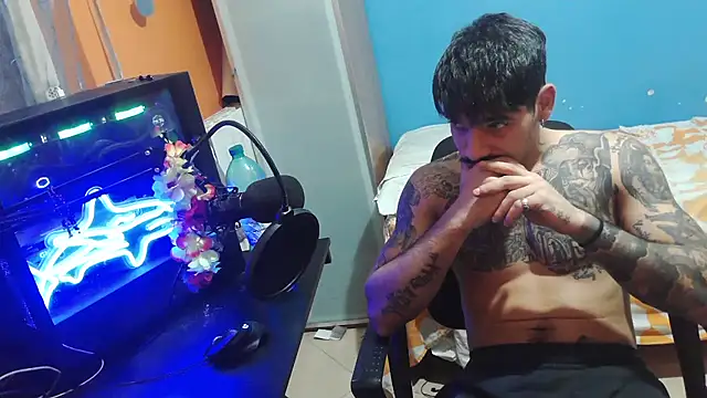 Snapshot of Badboyi1997 chatting on October 9, 2025, 2:23 am Badboyi1997 online show from October 9, 2025, 2:23 am