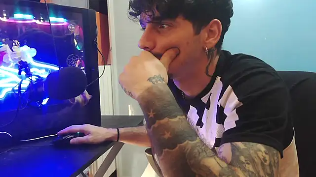 Snapshot of Badboyi1997 chatting on March 2, 2026, 6:25 am Badboyi1997 online show from March 2, 2026, 6:25 am