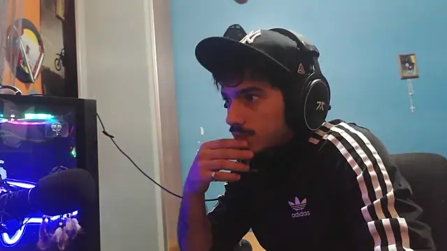 Snapshot of Badboyi1997 chatting on November 21, 2025, 1:26 am Badboyi1997 online show from November 21, 2025, 1:26 am