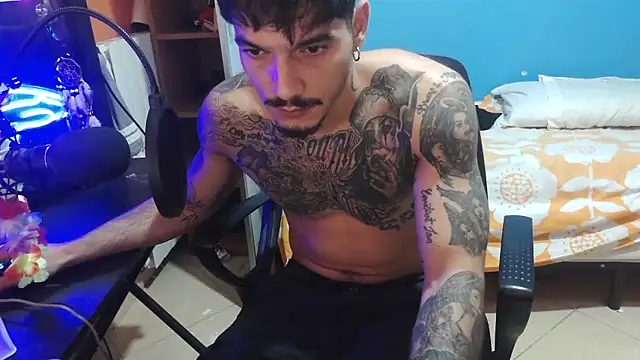 Snapshot of Badboyi1997 chatting on October 4, 2025, 12:45 am Badboyi1997 online show from October 4, 2025, 12:45 am