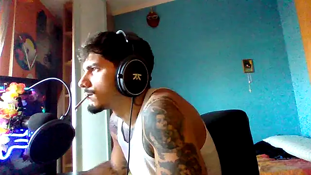 Snapshot of Badboyi1997 chatting on October 29, 2025, 10:03 am Badboyi1997 online show from October 29, 2025, 10:03 am