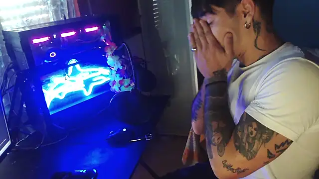 Snapshot of Badboyi1997 chatting on October 7, 2025, 11:33 am Badboyi1997 online show from October 7, 2025, 11:33 am