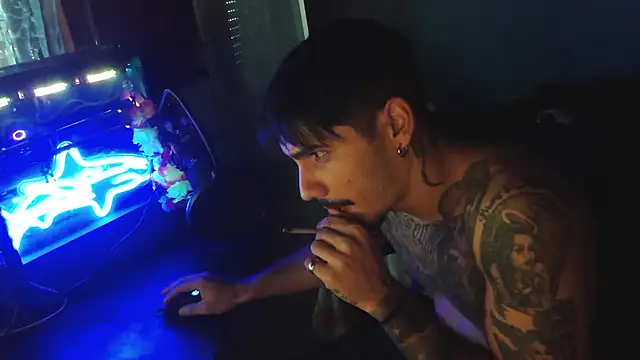 Snapshot of Badboyi1997 chatting on October 8, 2025, 6:15 am Badboyi1997 online show from October 8, 2025, 6:15 am