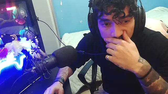 Snapshot of Badboyi1997 chatting on February 15, 2026, 4:57 am Badboyi1997 online show from February 15, 2026, 4:57 am