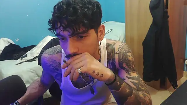 Snapshot of Badboyi1997 chatting on February 14, 2026, 12:00 am Badboyi1997 online show from February 14, 2026, 12:00 am