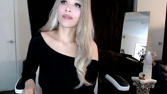 Snapshot of liadivina chatting on March 17, 2025, 6:51 am liadivina online show from March 17, 2025, 6:51 am