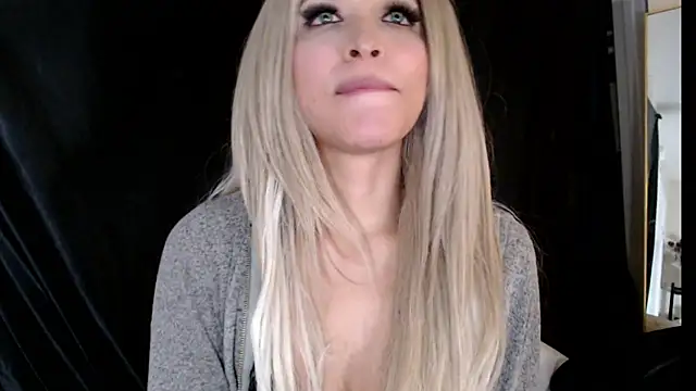 Snapshot of liadivina chatting on February 15, 2025, 10:33 am liadivina online show from February 15, 2025, 10:33 am