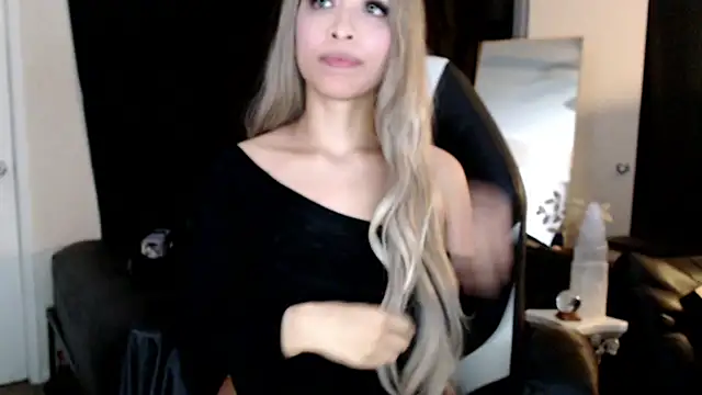 Snapshot of liadivina chatting on March 17, 2025, 12:57 pm liadivina online show from March 17, 2025, 12:57 pm