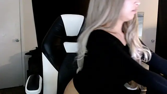 Snapshot of liadivina chatting on March 16, 2025, 5:36 am liadivina online show from March 16, 2025, 5:36 am