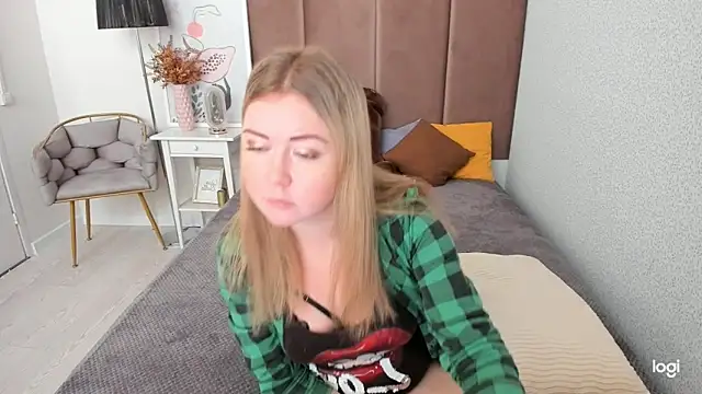 Snapshot of BettyBloom69 chatting on November 12, 2025, 5:00 am BettyBloom69 online show from November 12, 2025, 5:00 am