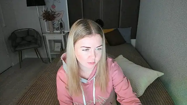 Snapshot of BettyBloom69 chatting on November 19, 2025, 4:45 am BettyBloom69 online show from November 19, 2025, 4:45 am