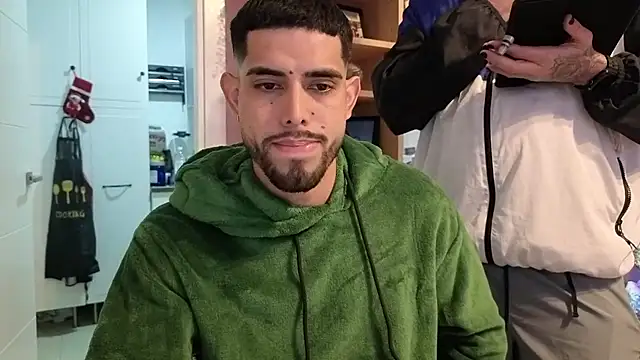 Snapshot of Chicos_defiesta chatting on November 7, 2025, 4:11 pm Chicos defiesta online show from November 7, 2025, 4:11 pm